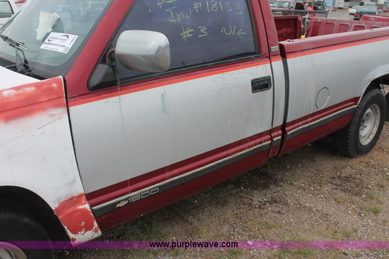 image for item I7823 1992 Chevrolet 1500 pickup truck