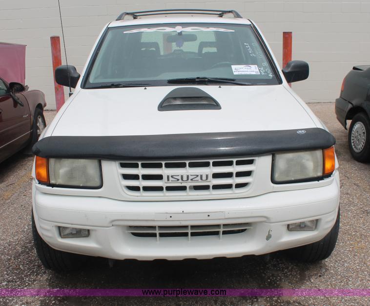 image for item I7824 1998 Isuzu Rodeo SUV