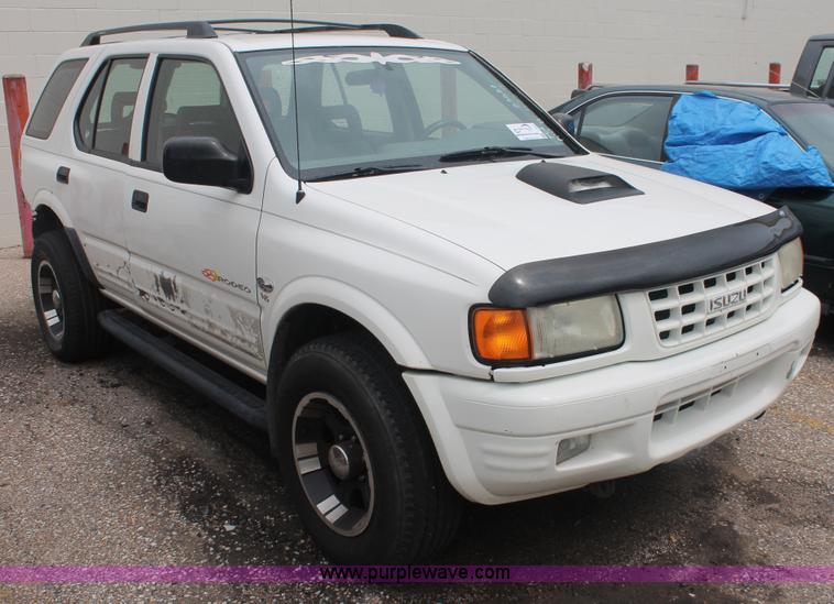 image for item I7824 1998 Isuzu Rodeo SUV