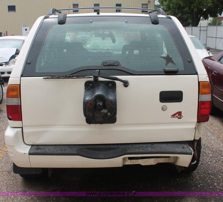 image for item I7824 1998 Isuzu Rodeo SUV