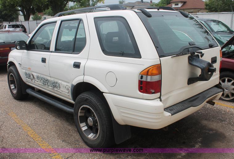 image for item I7824 1998 Isuzu Rodeo SUV
