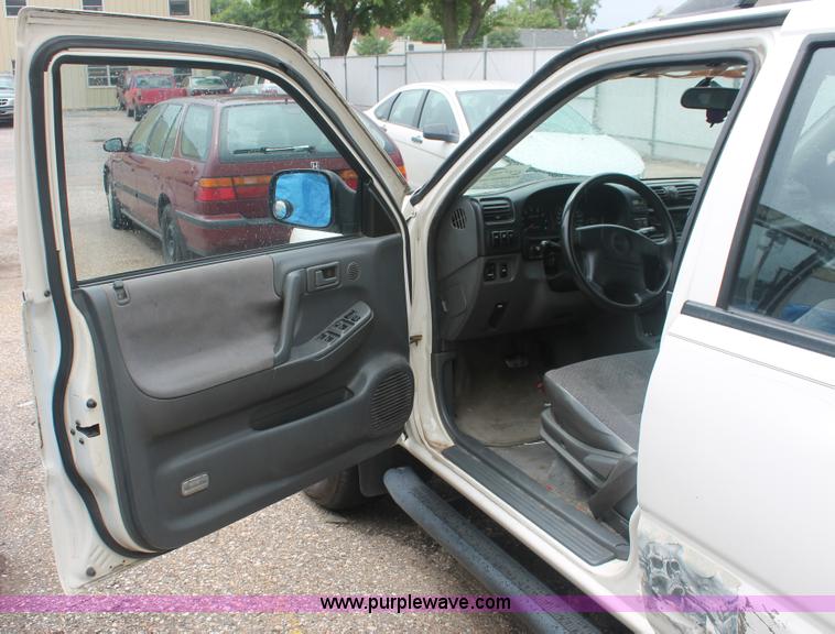image for item I7824 1998 Isuzu Rodeo SUV