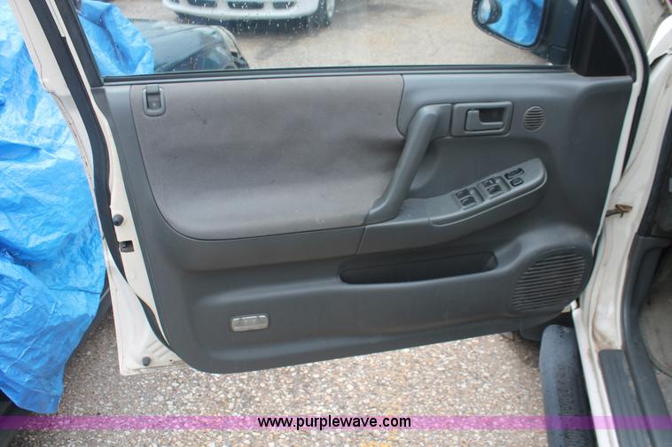 image for item I7824 1998 Isuzu Rodeo SUV