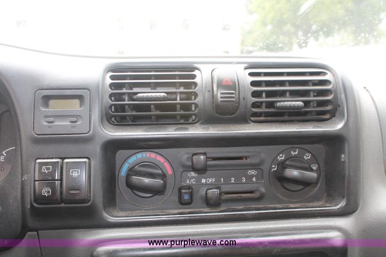 image for item I7824 1998 Isuzu Rodeo SUV