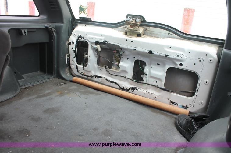 image for item I7824 1998 Isuzu Rodeo SUV