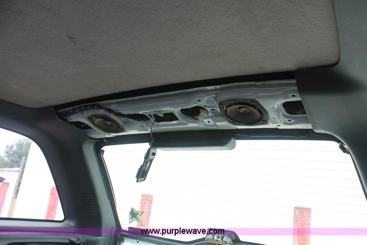 image for item I7824 1998 Isuzu Rodeo SUV