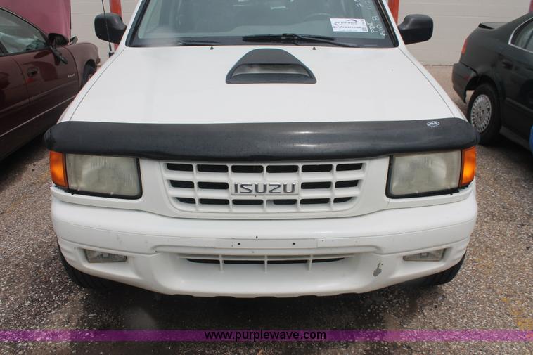 image for item I7824 1998 Isuzu Rodeo SUV