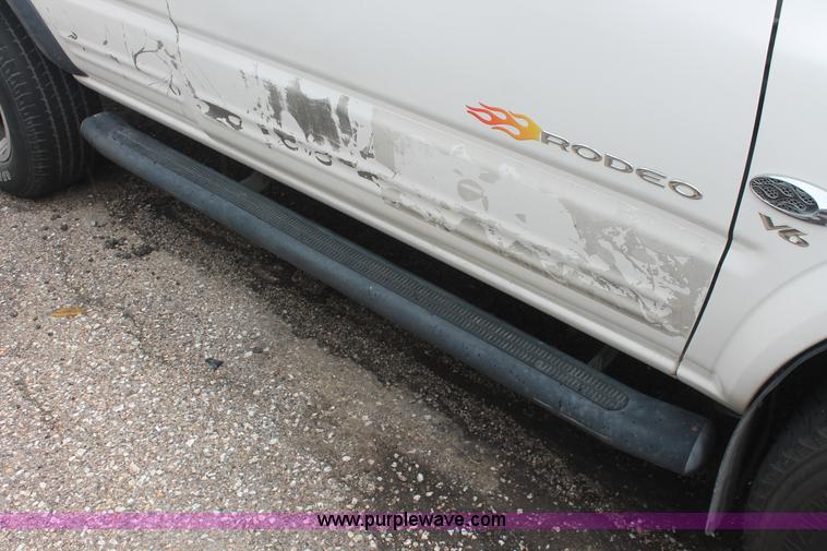 image for item I7824 1998 Isuzu Rodeo SUV