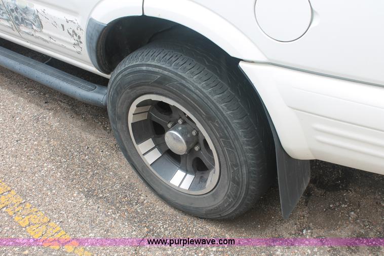 image for item I7824 1998 Isuzu Rodeo SUV