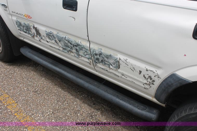 image for item I7824 1998 Isuzu Rodeo SUV