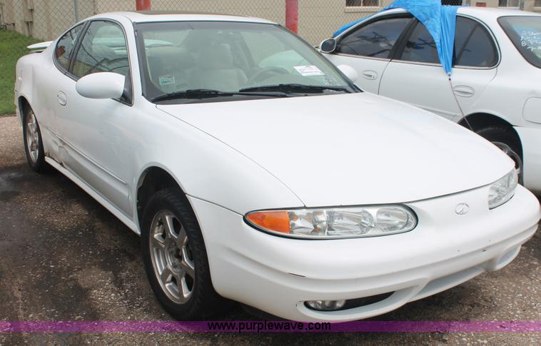 image for item I7825 2001 Oldsmobile Alero GLS