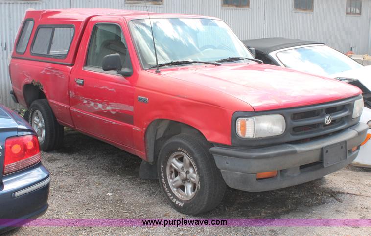 image for item I7956 1995 Mazda B2300 pickup truck