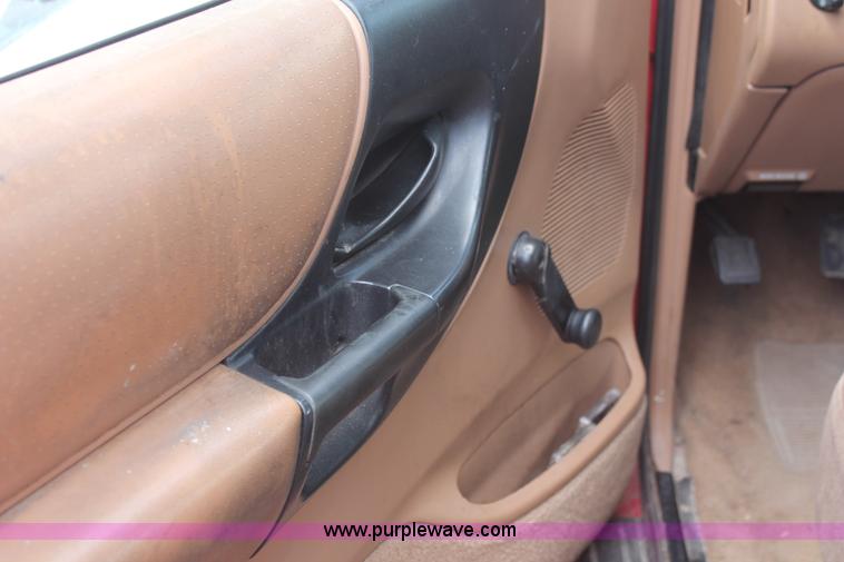 image for item I7956 1995 Mazda B2300 pickup truck