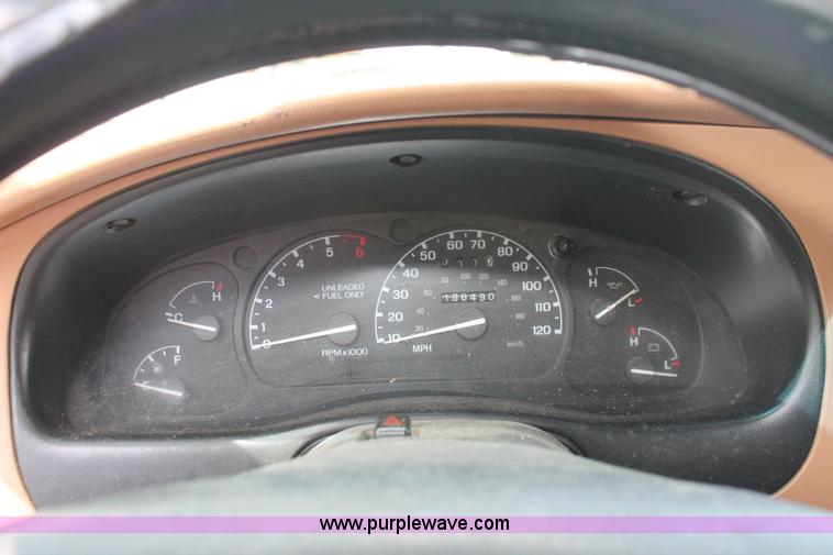 image for item I7956 1995 Mazda B2300 pickup truck