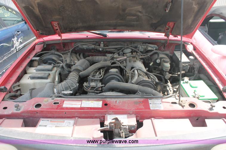 image for item I7956 1995 Mazda B2300 pickup truck