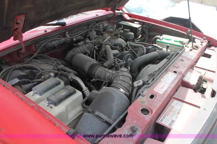 image for item I7956 1995 Mazda B2300 pickup truck