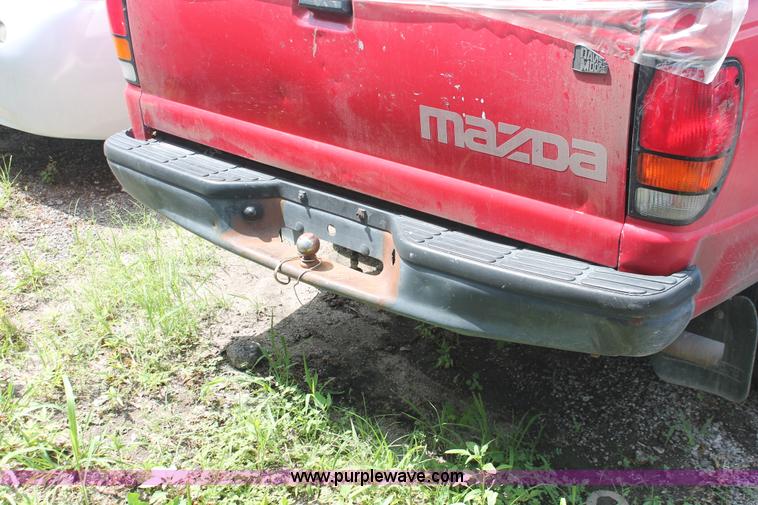 image for item I7956 1995 Mazda B2300 pickup truck