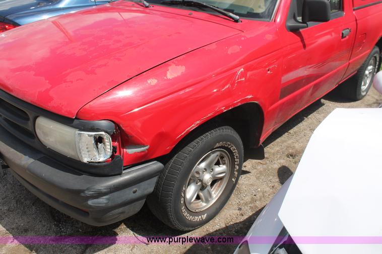 image for item I7956 1995 Mazda B2300 pickup truck