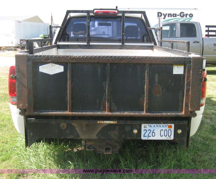 image for item D8461 2004 Dodge Ram 2500 pickup truck