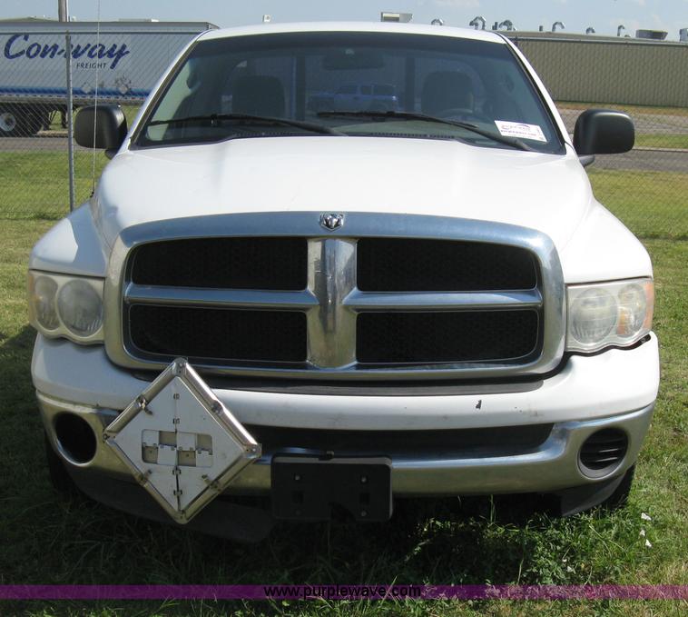 image for item D8461 2004 Dodge Ram 2500 pickup truck