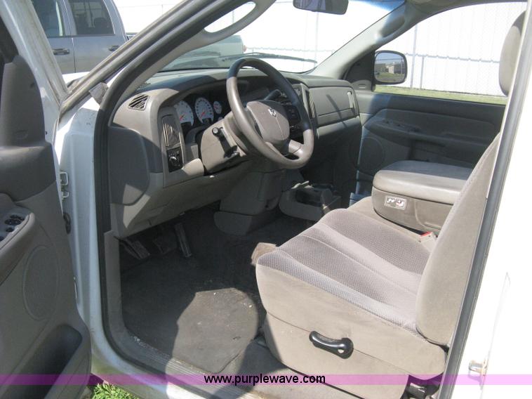 image for item D8461 2004 Dodge Ram 2500 pickup truck