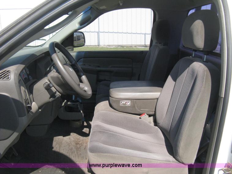 image for item D8461 2004 Dodge Ram 2500 pickup truck