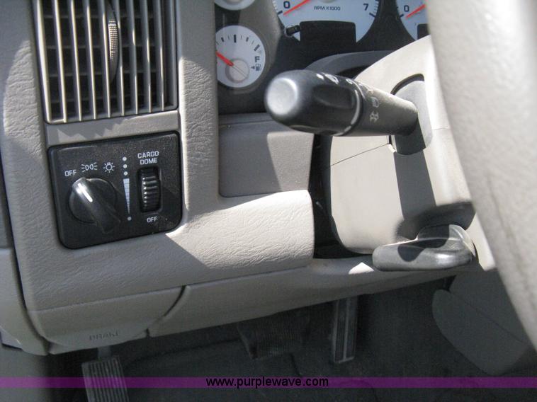 image for item D8461 2004 Dodge Ram 2500 pickup truck