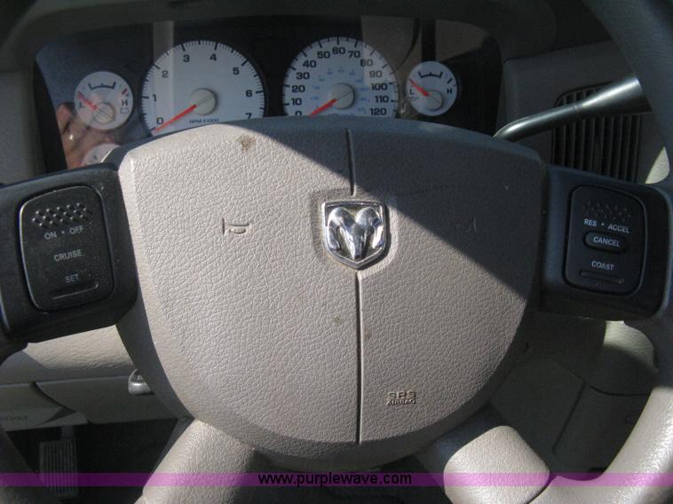 image for item D8461 2004 Dodge Ram 2500 pickup truck