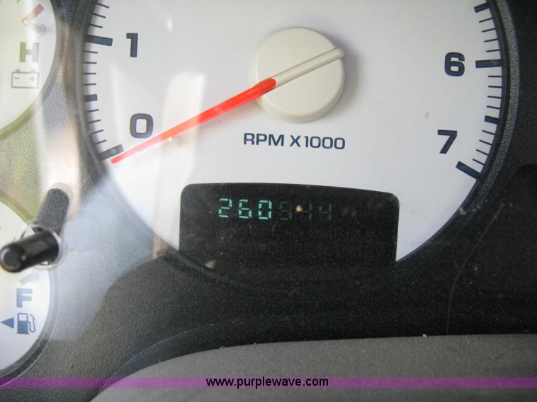 image for item D8461 2004 Dodge Ram 2500 pickup truck