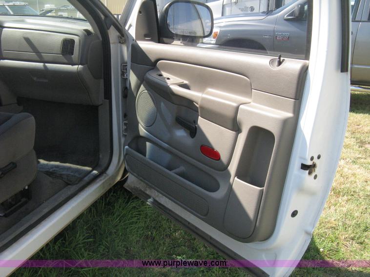 image for item D8461 2004 Dodge Ram 2500 pickup truck