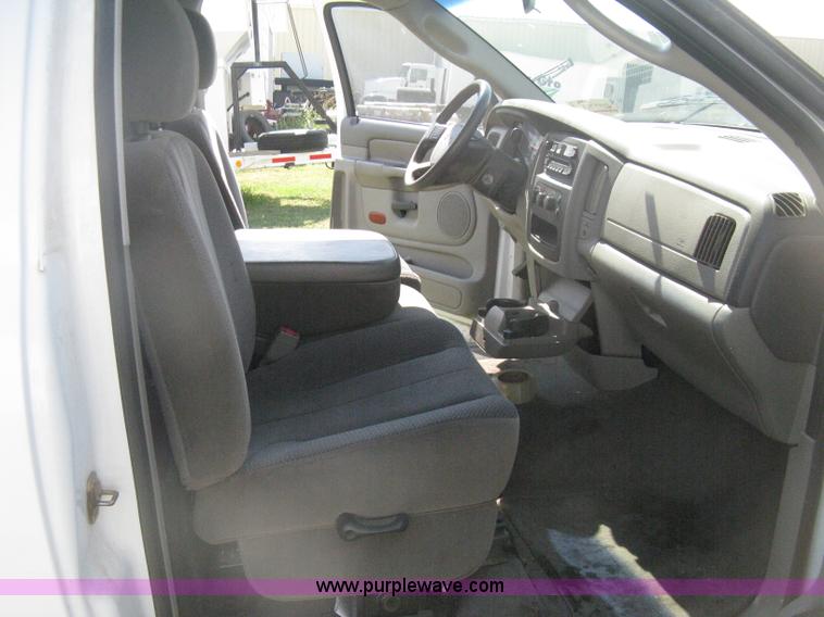 image for item D8461 2004 Dodge Ram 2500 pickup truck