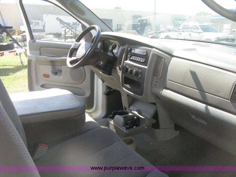 image for item D8461 2004 Dodge Ram 2500 pickup truck
