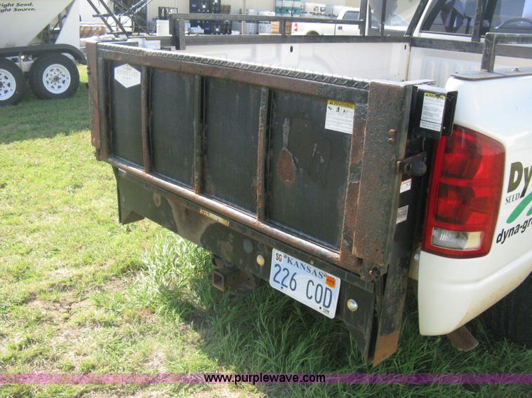 image for item D8461 2004 Dodge Ram 2500 pickup truck