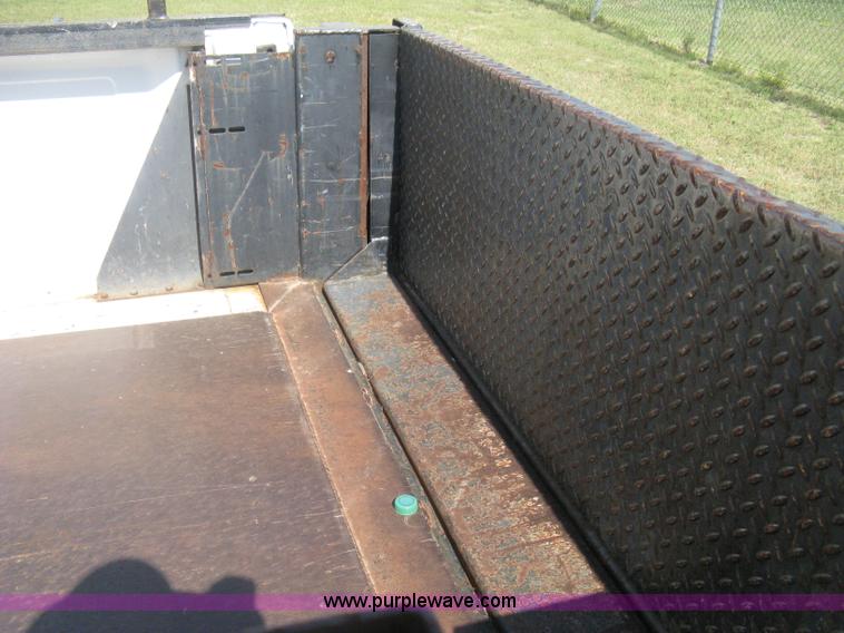 image for item D8461 2004 Dodge Ram 2500 pickup truck