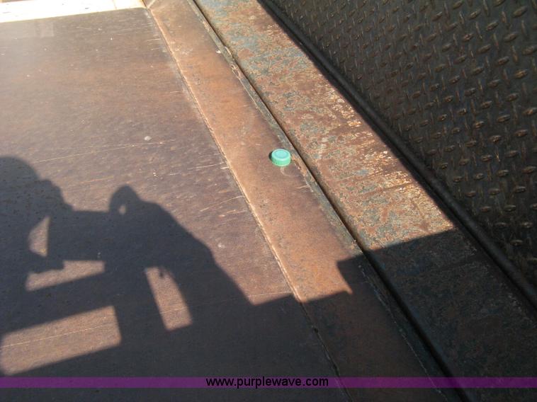 image for item D8461 2004 Dodge Ram 2500 pickup truck