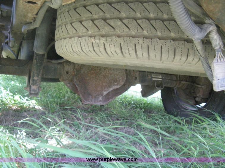 image for item D8461 2004 Dodge Ram 2500 pickup truck