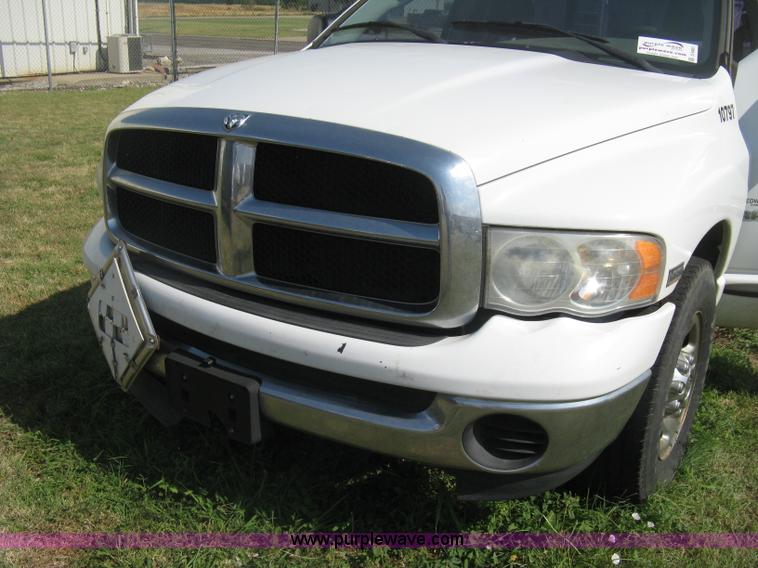 image for item D8461 2004 Dodge Ram 2500 pickup truck