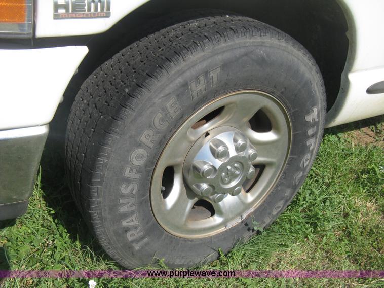 image for item D8461 2004 Dodge Ram 2500 pickup truck