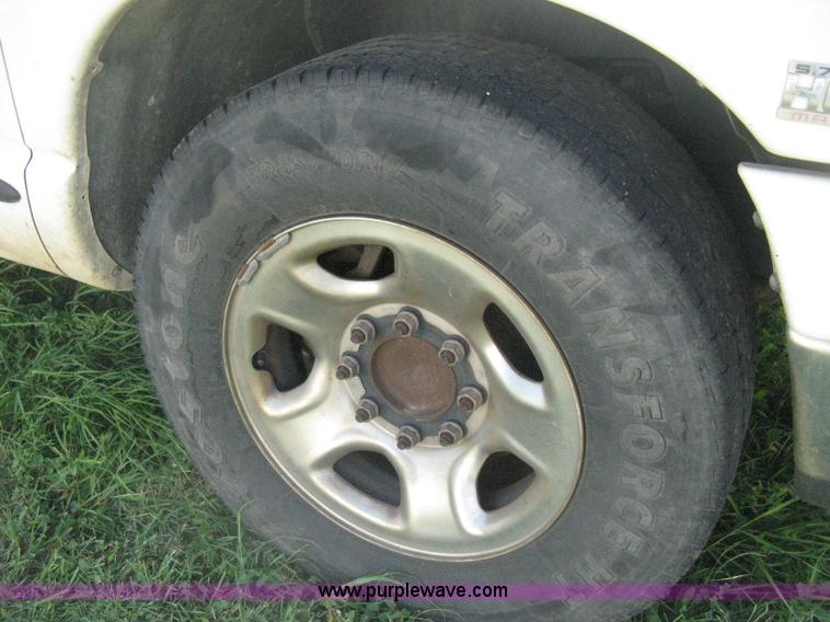 image for item D8461 2004 Dodge Ram 2500 pickup truck