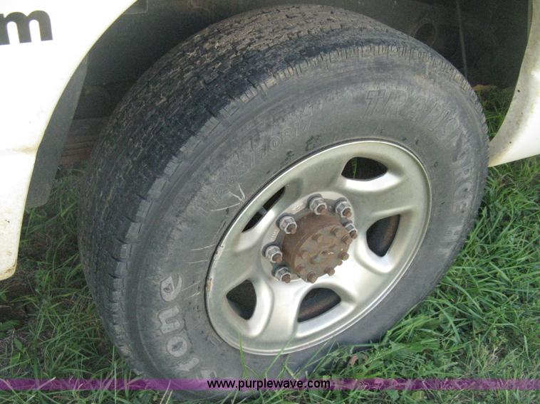 image for item D8461 2004 Dodge Ram 2500 pickup truck