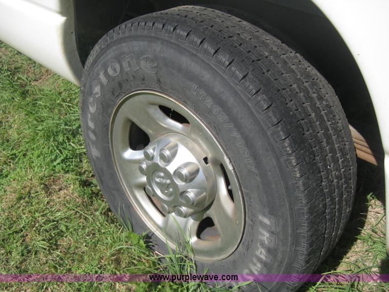 image for item D8461 2004 Dodge Ram 2500 pickup truck