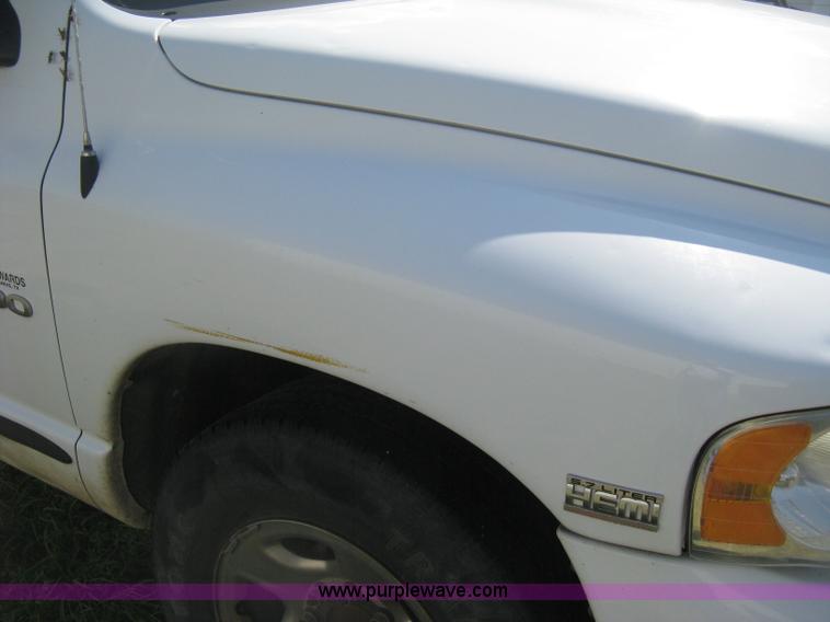 image for item D8461 2004 Dodge Ram 2500 pickup truck