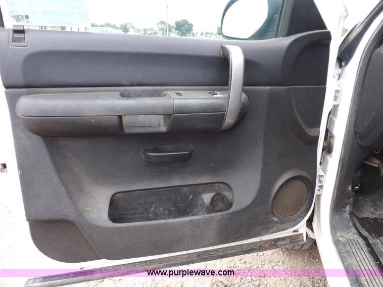 image for item I7665 2008 Chevrolet Silverado 2500HD pickup truck