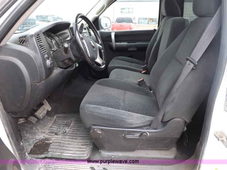 image for item I7665 2008 Chevrolet Silverado 2500HD pickup truck