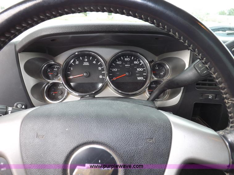 image for item I7665 2008 Chevrolet Silverado 2500HD pickup truck