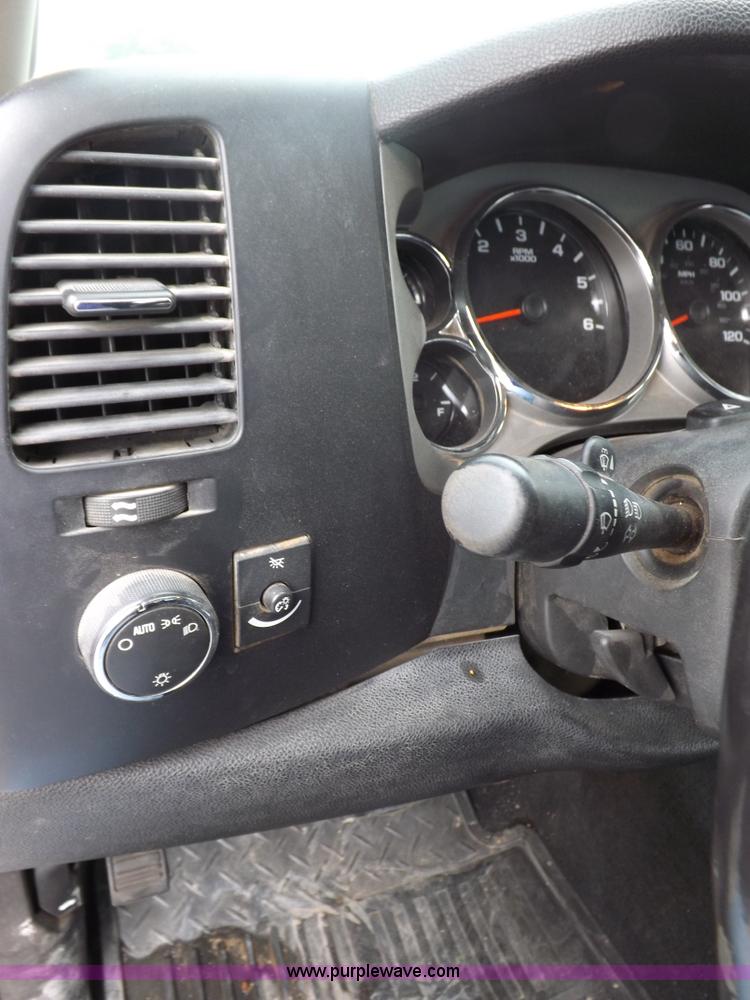 image for item I7665 2008 Chevrolet Silverado 2500HD pickup truck