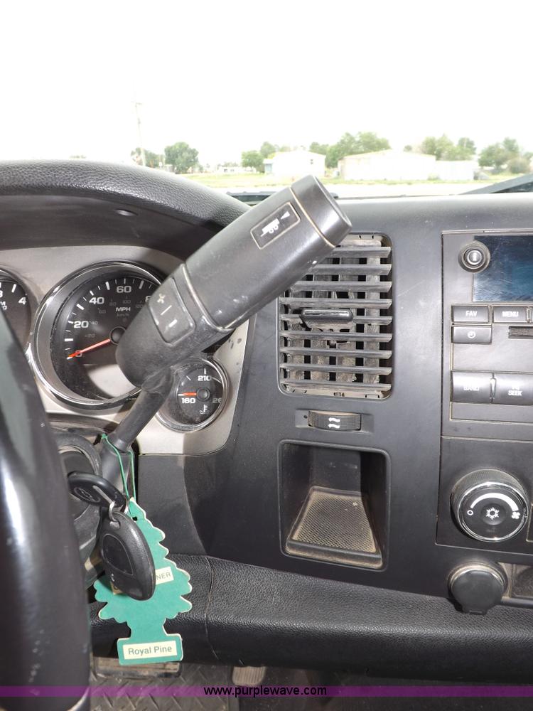 image for item I7665 2008 Chevrolet Silverado 2500HD pickup truck