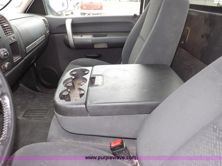 image for item I7665 2008 Chevrolet Silverado 2500HD pickup truck