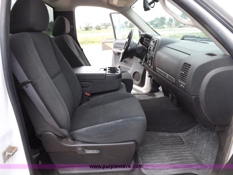 image for item I7665 2008 Chevrolet Silverado 2500HD pickup truck