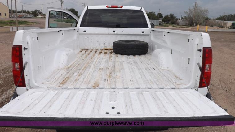 image for item I7665 2008 Chevrolet Silverado 2500HD pickup truck